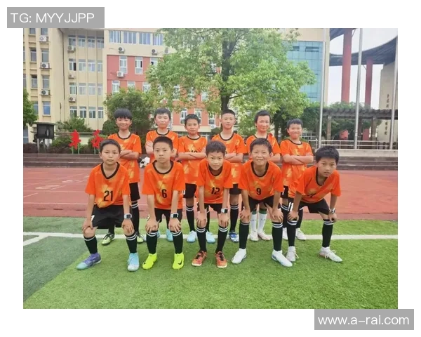 重庆足球队在冠军赛中的默契配合展现出强大团队实力与战术执行力